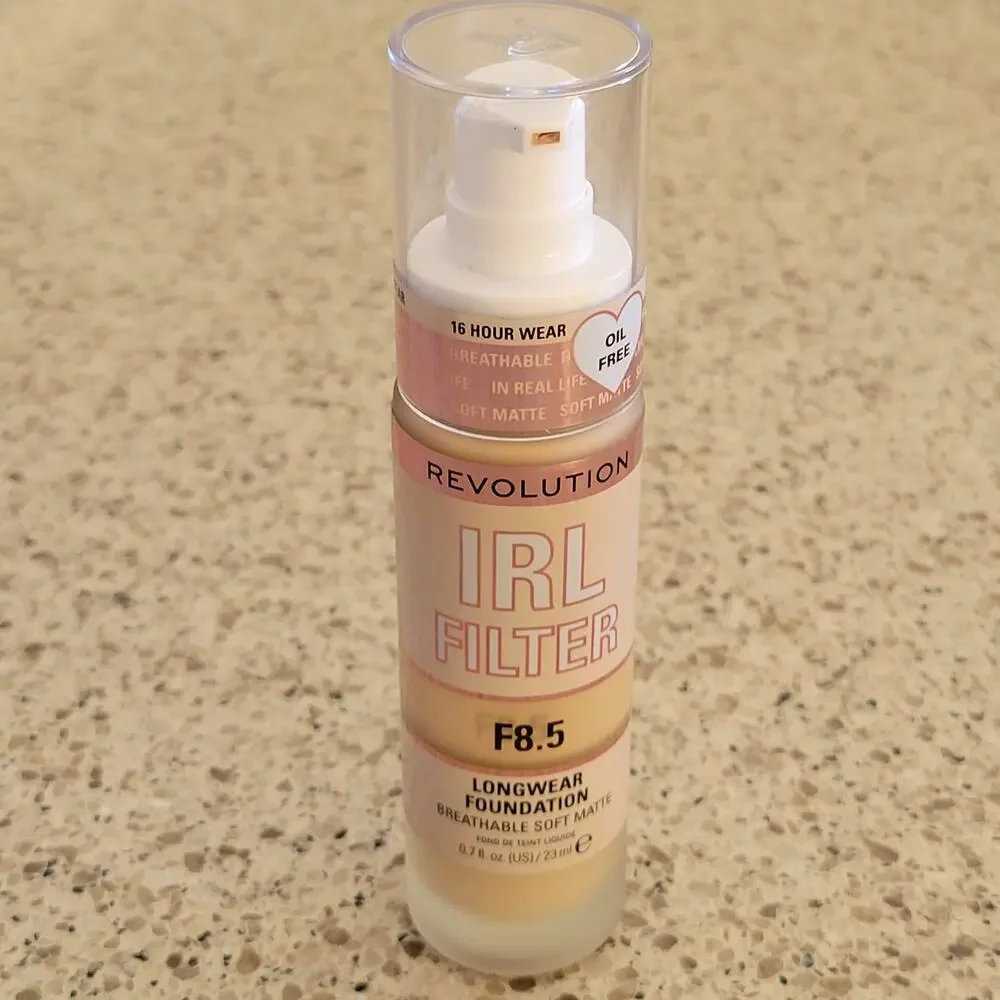 NEW Makeup Revolution F8.5 IRL Filter Longwear Liquid Foundation Soft Matte 16HR